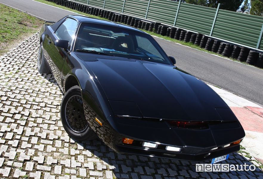 Vista di profilo K.I.T.T. Supercar