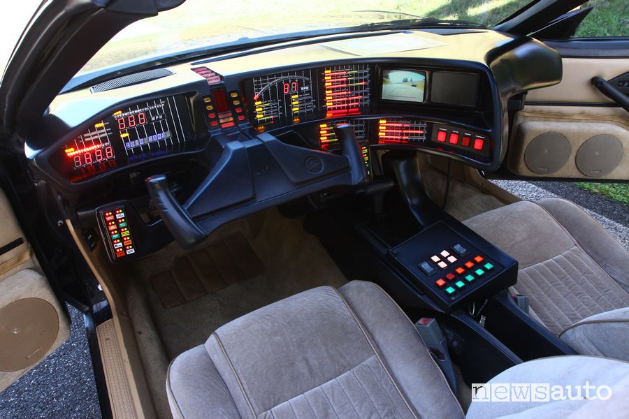 L'abitacolo futuristico di K.I.T.T. la Pontiac di Supercar
