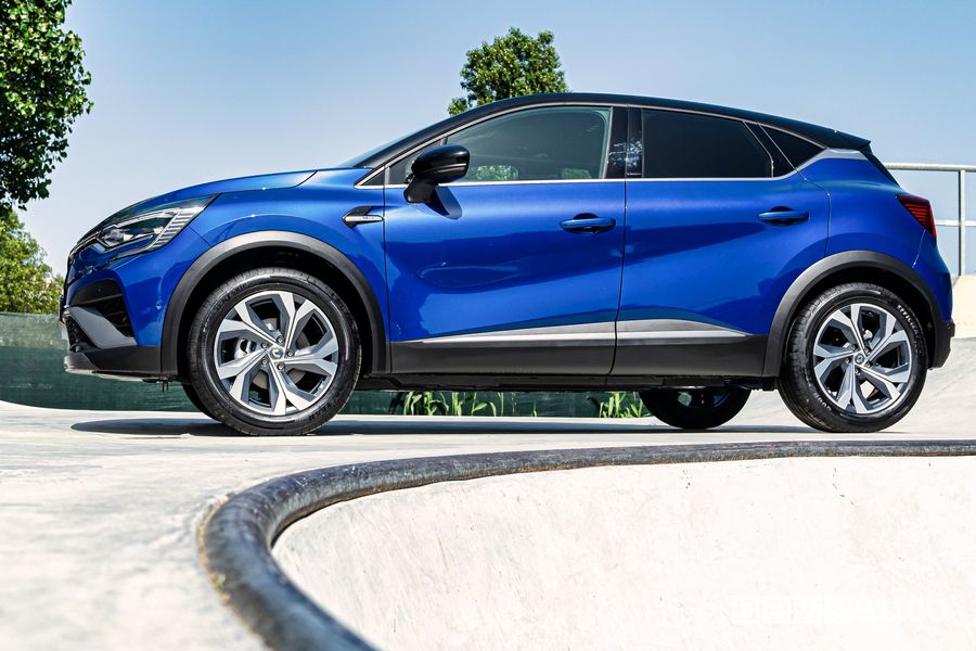 Vista laterale Renault Captur E-Tech Hybrid R.S. Line