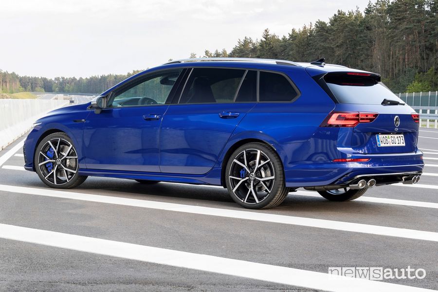 Vista posteriore Volkswagen Golf R Variant