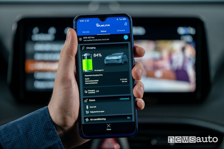 App blueLink infotainment nuova Hyundai Santa Fe Plug-In