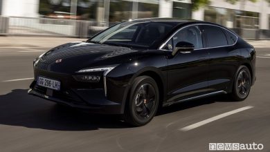 Mobilize Limo, auto elettrica per taxi e noleggio, caratteristiche e prezzi