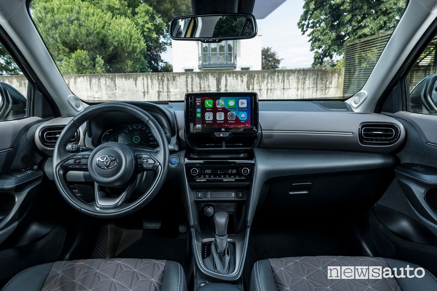 Plancia strumenti abitacolo nuova Toyota Yaris Cross Elegance