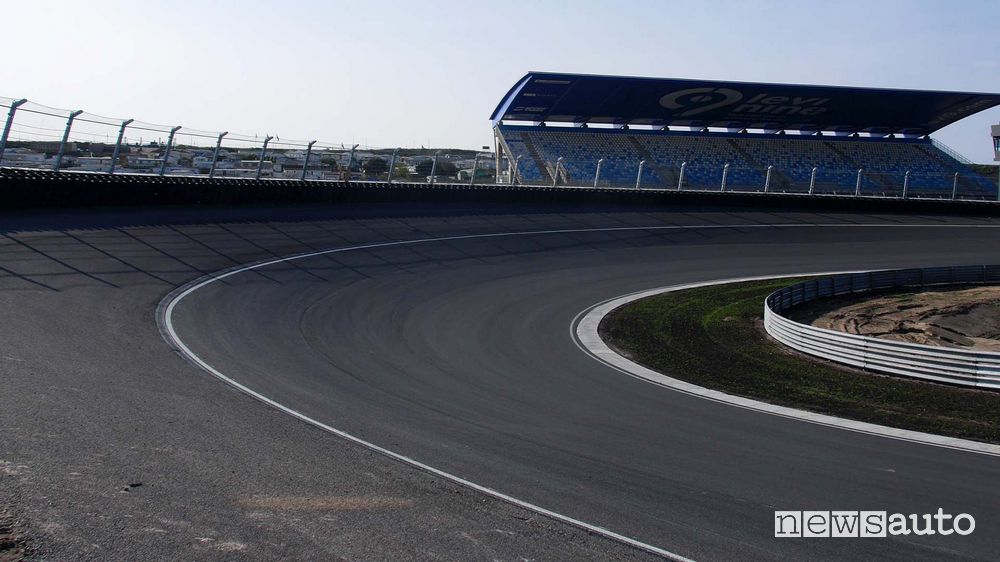 Curva soprelevata nel circuito di Zandvoort in Olanda 