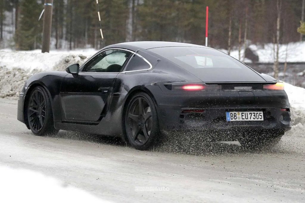 Il prototipo della Porsche 718 impegnata in test di validazione