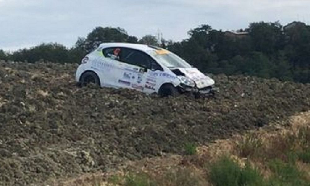Incidente al Rally d'Appennino, cosa è successo Peugeot 208 R2