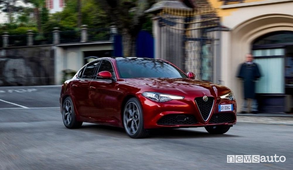 Vista di profilo Alfa Romeo Giulia serie speciale 6C Villa d'Este