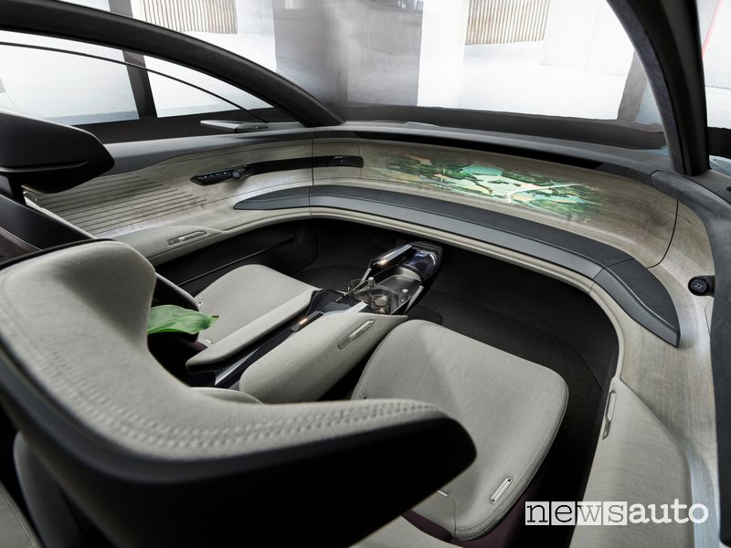 Plancia strumenti abitacolo Audi grandsphere concept a guida autonoma