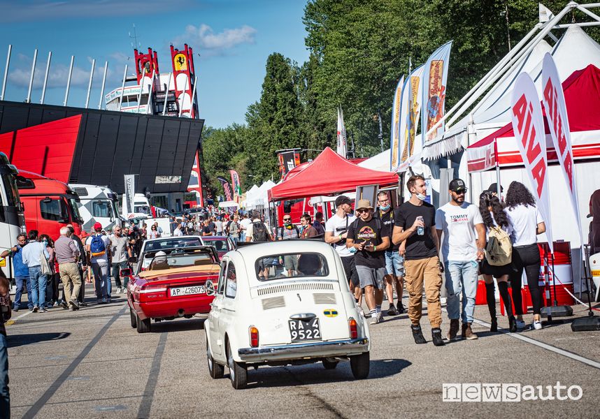 Raduno auto storiche ad Imola nell'Historic Minardi Day 2021