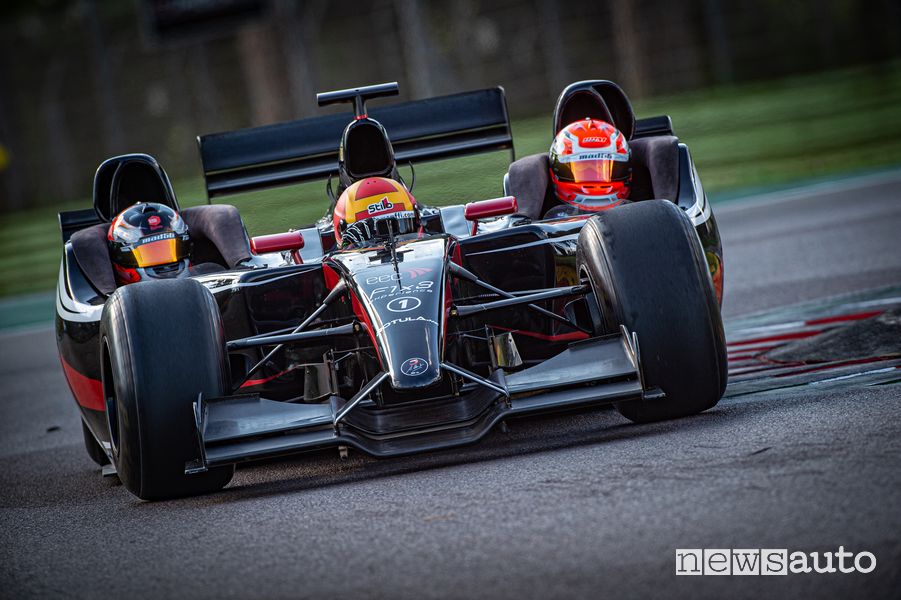 F1X3 tre posti in pista ad Imola nell'Historic Minardi Day 2021