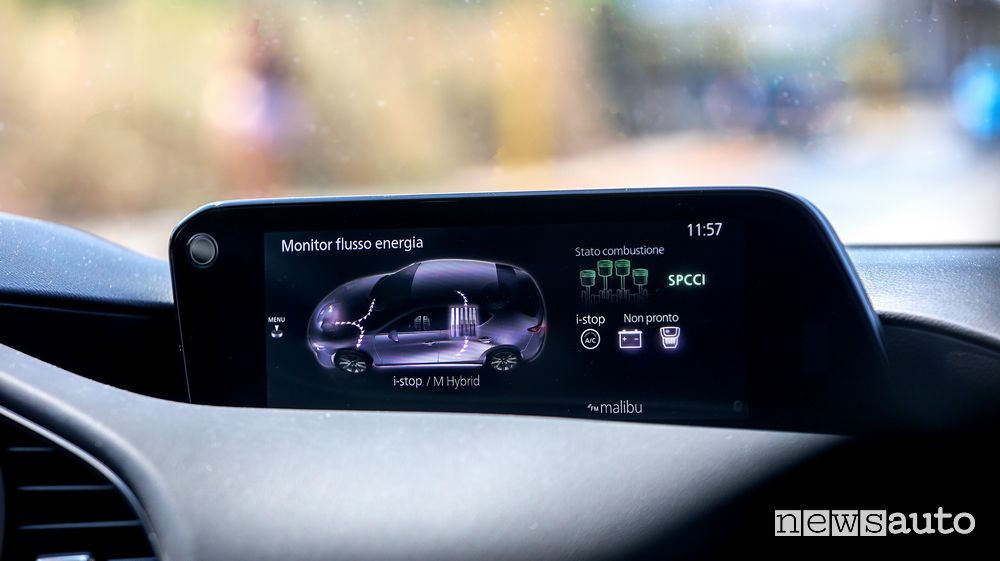 Display infotainment abitacolo Mazda3