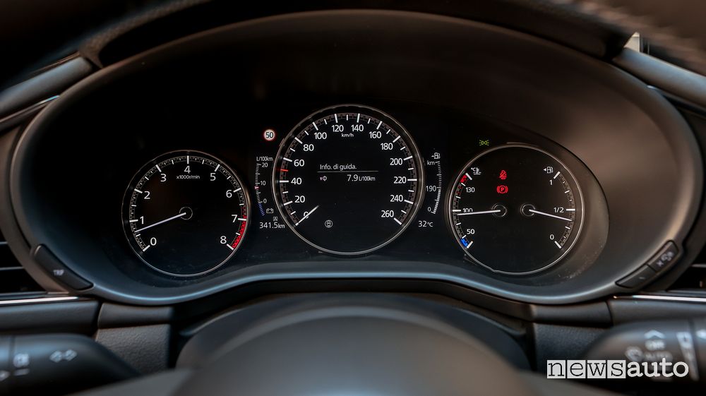 Quadro strumenti abitacolo Mazda3