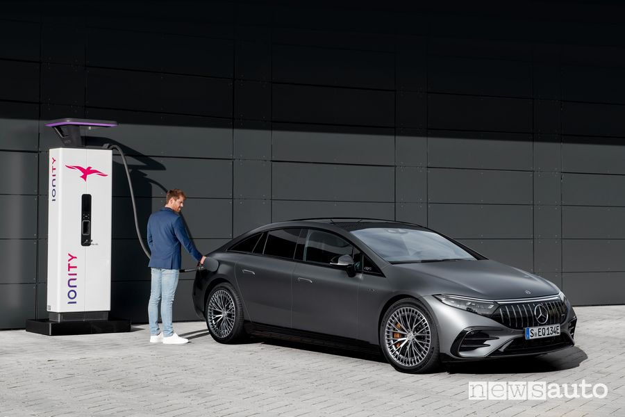 Mercedes-AMG EQS 53 4MATIC+ in ricarica rapida Ionity