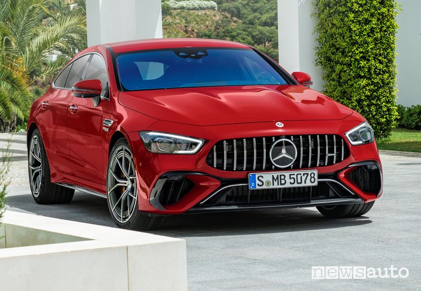 Vista di profilo Mercedes-AMG GT 63 S E Performance