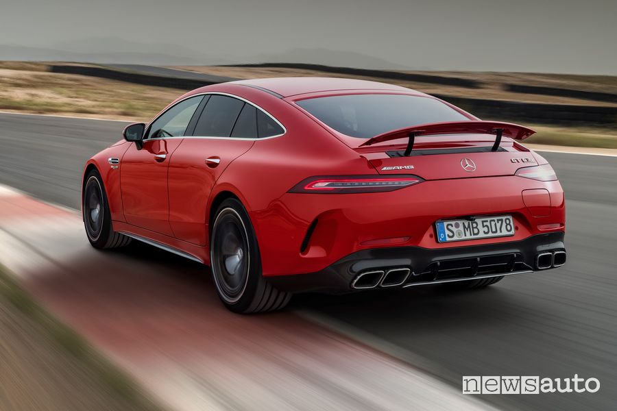 Vista posteriore Mercedes-AMG GT 63 S E Performance in pista