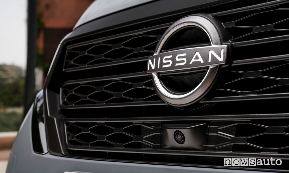 Griglia e telecamera anteriore furgone Nissan Townstar van