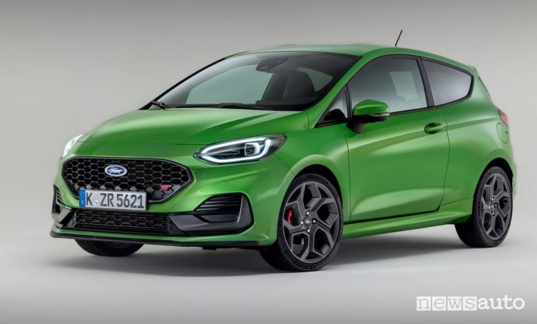 Vista di profilo nuova Ford Fiesta ST