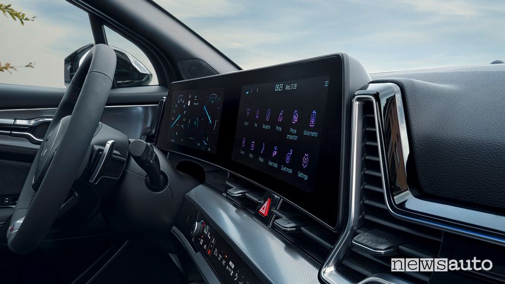 Infotainment display curvo da 12,5" abitacolo nuovo Kia Sportage GT Line