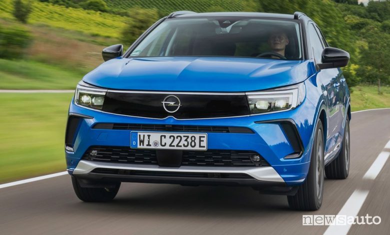 Nuovo Opel Grandland, benzina, diesel, ibrido Hybrid4, caratteristiche, prezzi