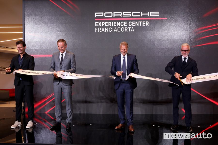 Mark Webber, Oliver Blume, Detlev von Platen e Pietro Innocenti inaugurano il Porsche Experience Center Franciacorta