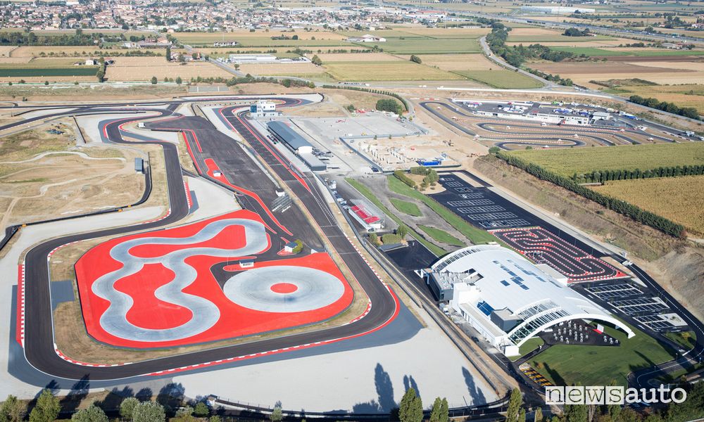 Vista dall'alto del Porsche Experience Center di Franciacorta