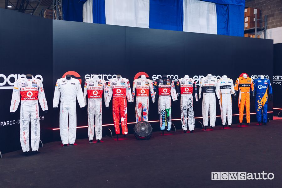 Tute storiche F1 McLaren nella sede Sparco di Volpiano