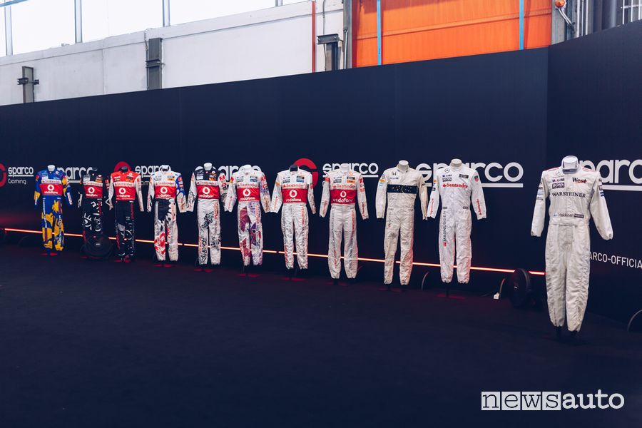 Tute storiche F1 McLaren nella sede Sparco di Volpiano