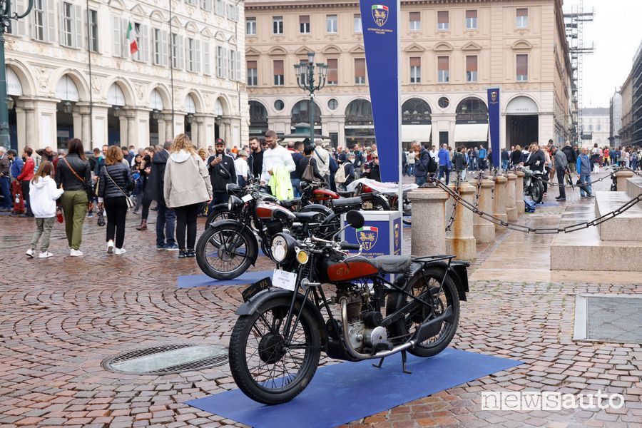 Esposizione moto storiche in Piazza San Carlo a Torino