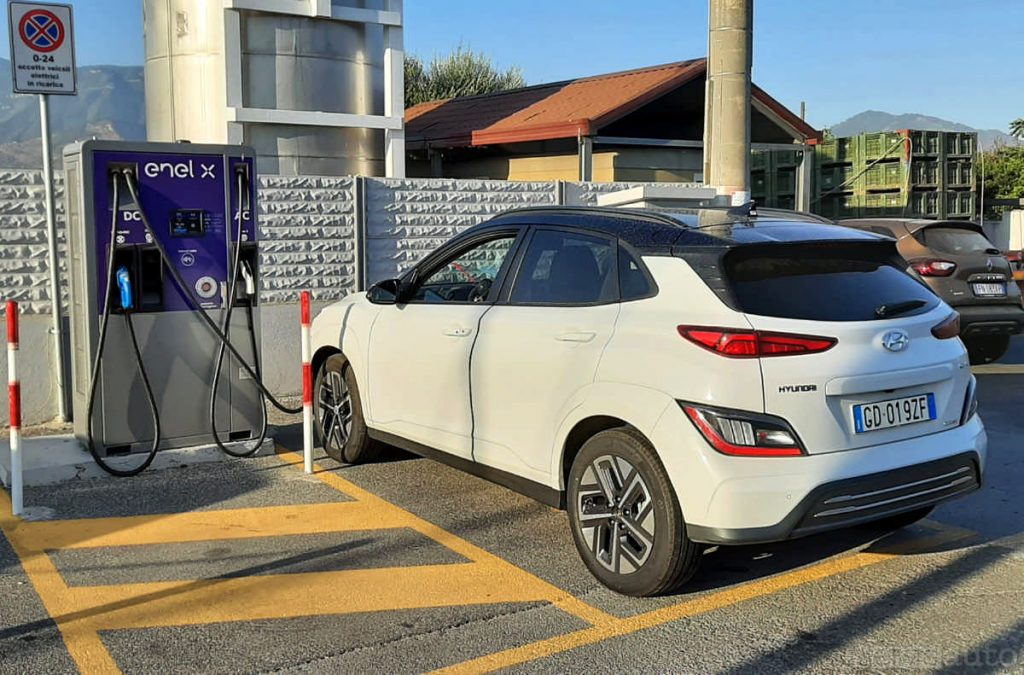 Ricarica rapida Enel X Hyundai Kona elettrica