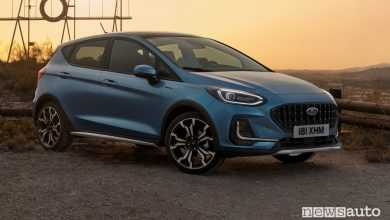Vista di profilo nuova Ford Fiesta Active