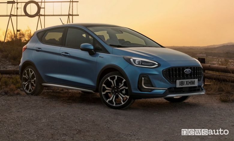 Vista di profilo nuova Ford Fiesta Active