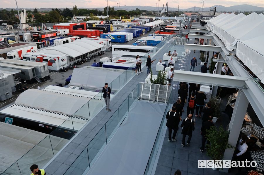terrazza panoramica sopra al pit building della pista di Misano