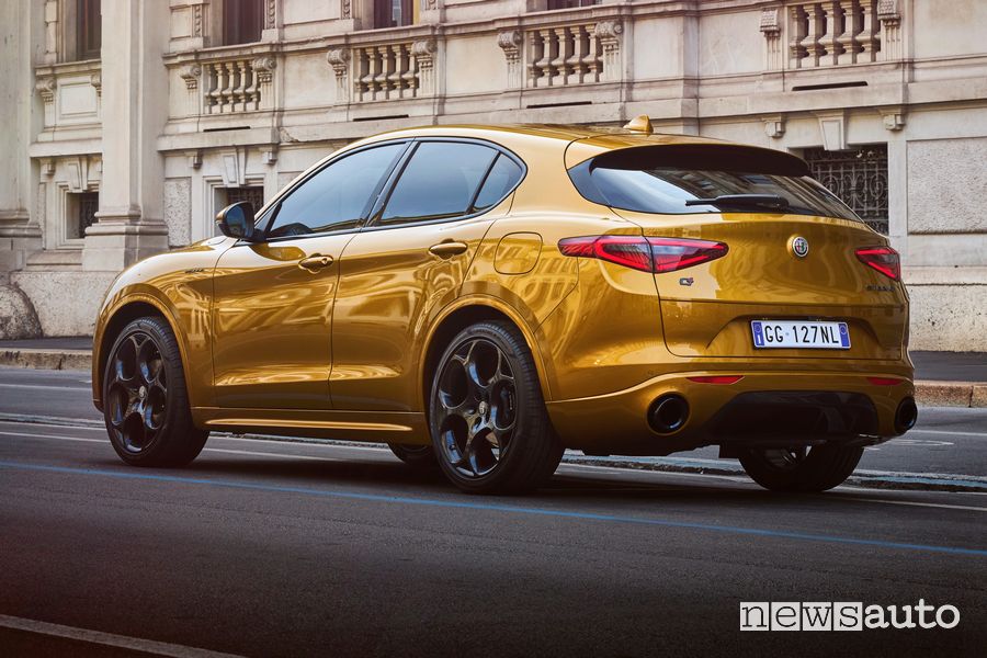 Vista posteriore Alfa Romeo Stelvio GT Junior serie speciale
