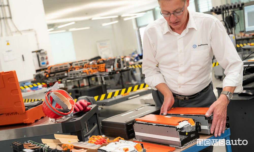 Come riparare una batteria rotta di auto elettrica