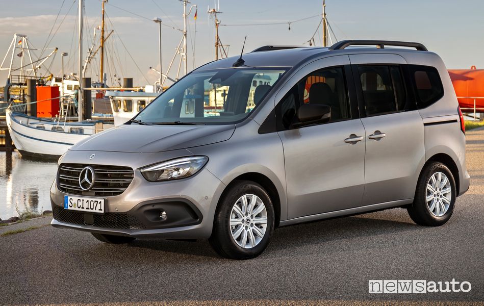 Vista di proflo Mercedes-Benz Citan tourer