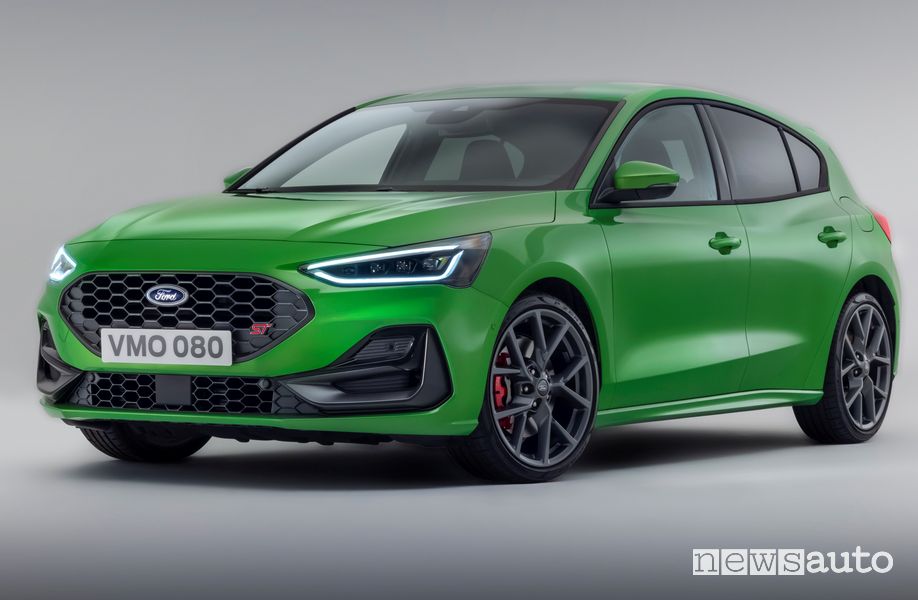 Vista di profilo nuova Ford Focus ST