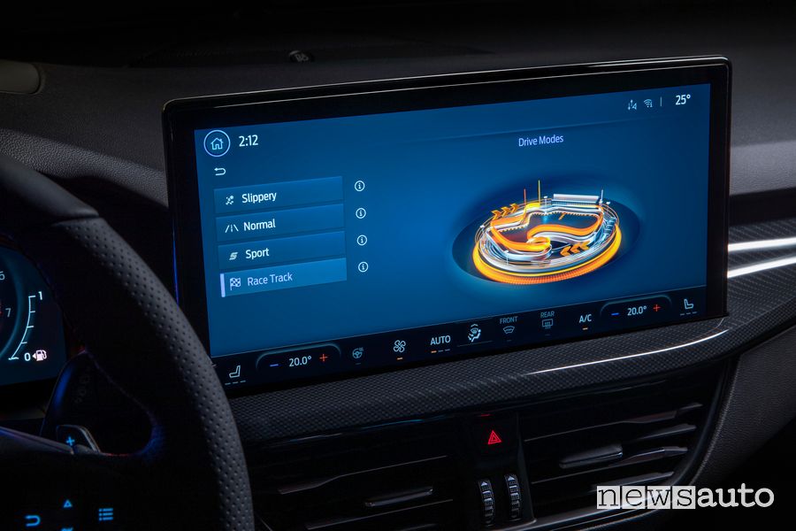 Modalità di guida touchscreen 13,2" nuova Ford Focus ST