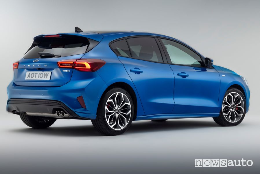 Vista posteriore nuova Ford Focus ST-Line