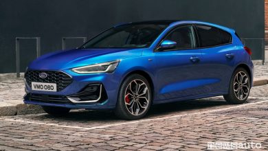 Vista di profilo nuova Ford Focus ST-Line