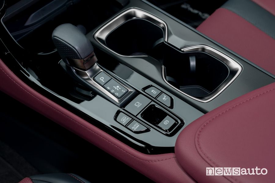 Comandi console centrale abitacolo nuova Lexus NX 450h+