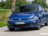 Vista di profilo nuova Volkswagen Polo R-Line su strada