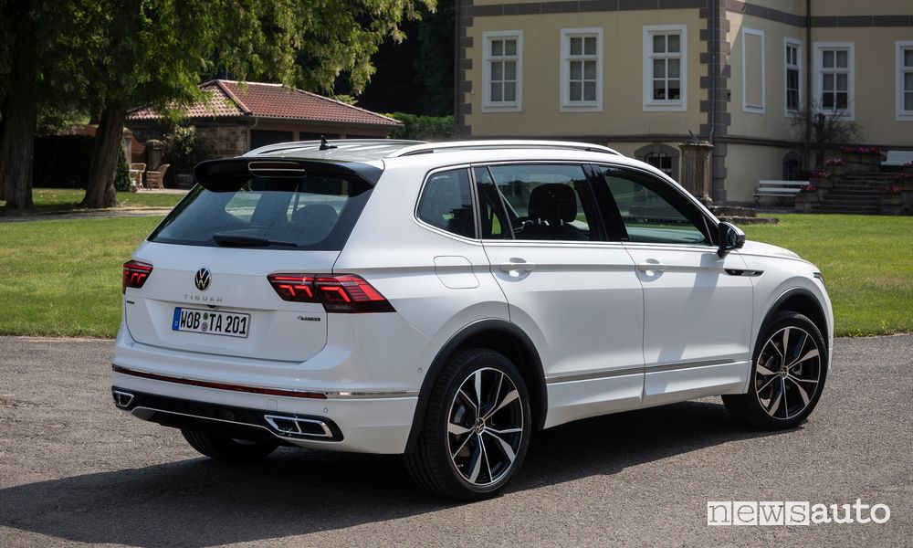 Vista posteriore nuova Volkswagen Tiguan Allspace