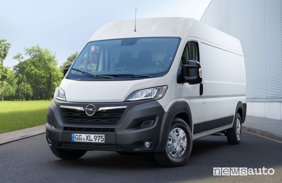 Vista di profilo Opel Movano