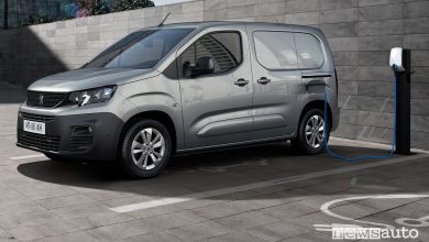 Peugeot e-Partner furgone elettrico in ricarica