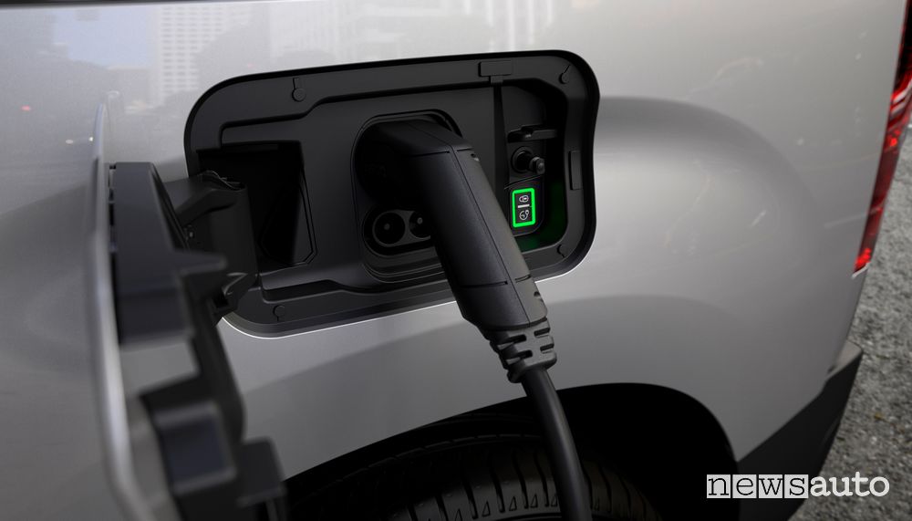Presa di ricarica Peugeot e-Partner furgone elettrico