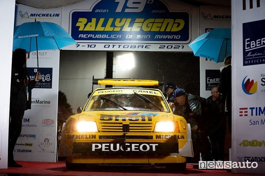 Rallylegend 2021 partenza Peugeot 205 T16