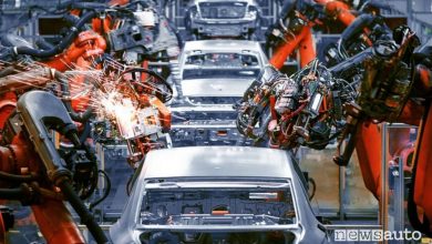 Crisi microchip, le fabbriche auto fermano la produzione