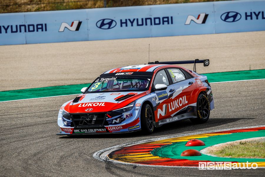 Gabriele_Tarquini alla guida della Hyundai Elantra N TCR