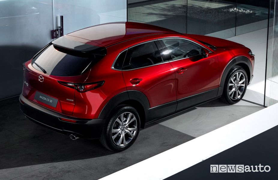 Vista posteriore Mazda CX-30 2022
