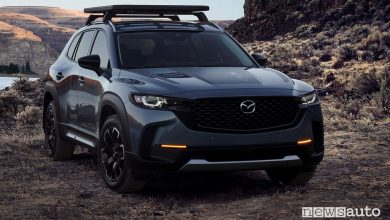 Vista di profilo Mazda CX-50